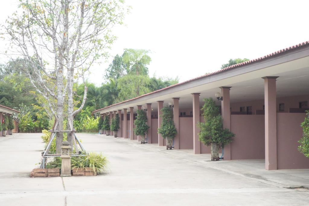 Rimmueng Resort Phanom Sarakham Екстер'єр фото