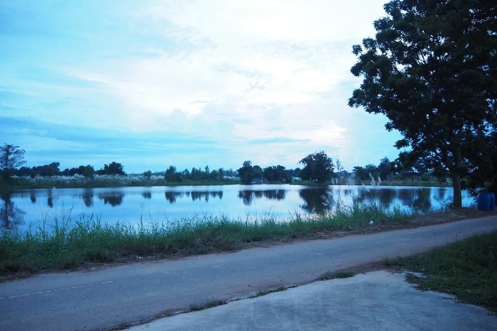 Rimmueng Resort Phanom Sarakham Екстер'єр фото