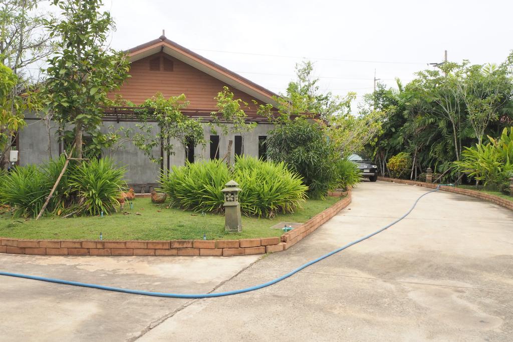 Rimmueng Resort Phanom Sarakham Екстер'єр фото